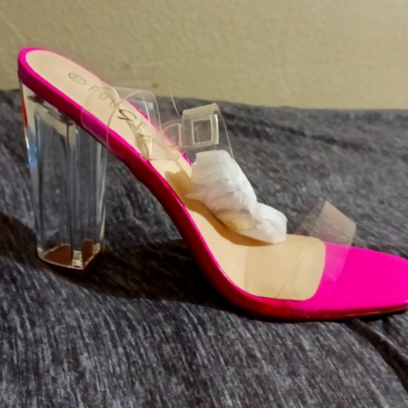 Heels - Picture 2 of 4